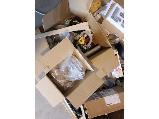 Verrassingspallet - partij keukenmaterialen en meubelbeslag - afbeelding 3 van  8