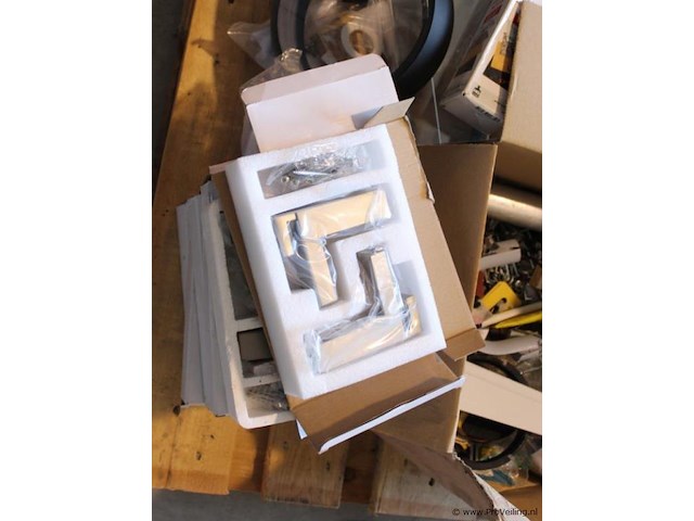 Verrassingspallet - partij keukenmaterialen en meubelbeslag - afbeelding 6 van  8