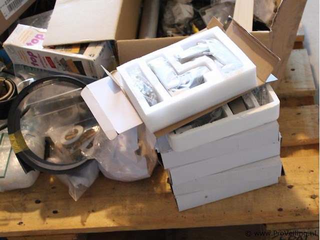 Verrassingspallet - partij keukenmaterialen en meubelbeslag - afbeelding 7 van  8