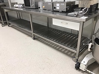 Verrijbare rvs werktafel - afbeelding 1 van  3