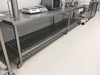 Verrijbare rvs werktafel - afbeelding 2 van  3