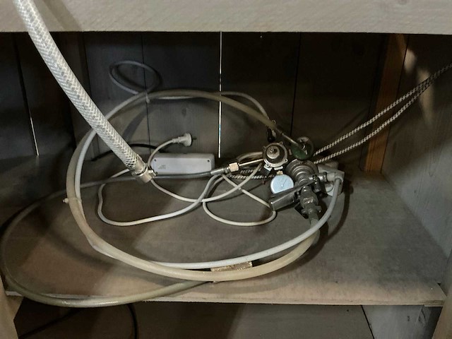 Verrijdbaar barmeubel met biertap - afbeelding 6 van  16