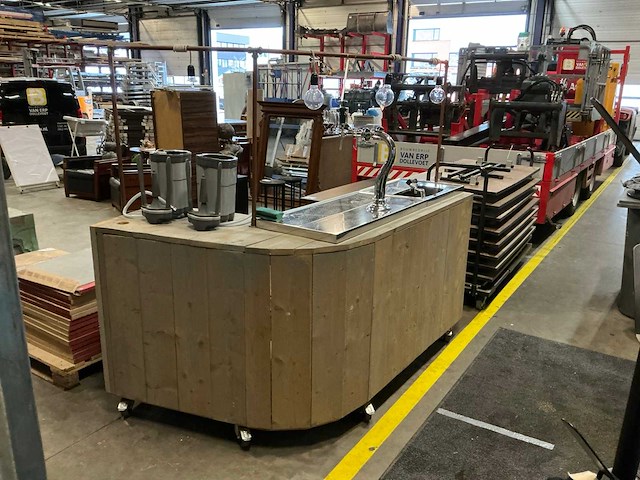 Verrijdbaar barmeubel met biertap - afbeelding 1 van  16