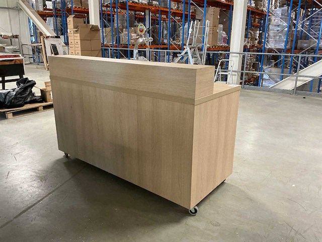 Verrijdbaar barmeubel met tap - afbeelding 1 van  6