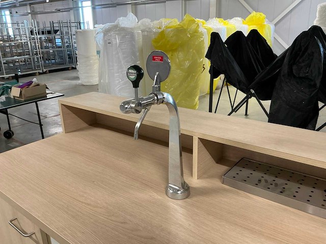 Verrijdbaar barmeubel met tap - afbeelding 3 van  6