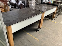 Verrijdbaar buffetmeubel met stenen bovenblad (2x) - afbeelding 1 van  1