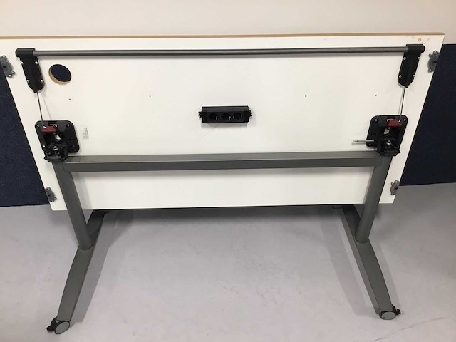 Verrijdbaar bureau met kabelgat (3x) - afbeelding 3 van  4