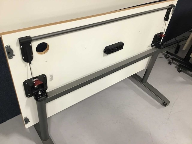 Verrijdbaar bureau met kabelgat (3x) - afbeelding 4 van  4
