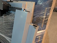 Verrijdbaar houten transportkar met diverse metalen profielen - afbeelding 4 van  6