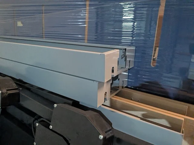Verrijdbaar houten transportkar met diverse metalen profielen - afbeelding 5 van  6
