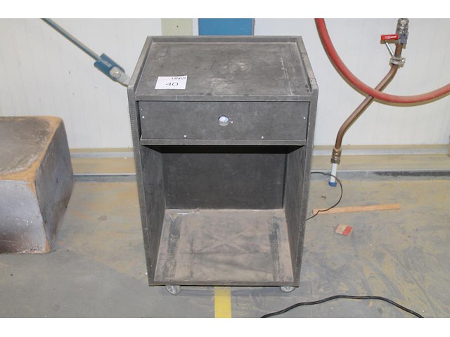 Verrijdbaar kastje. afmeting 43 x 35 x 68 cm. - afbeelding 1 van  2