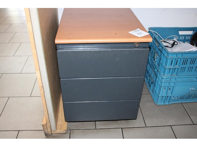 Verrijdbaar ladekastje met drie laden, afm. 42 x 56 x 56 cm. - afbeelding 1 van  2
