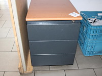 Verrijdbaar ladekastje met drie laden, afm. 42 x 56 x 56 cm. - afbeelding 1 van  2