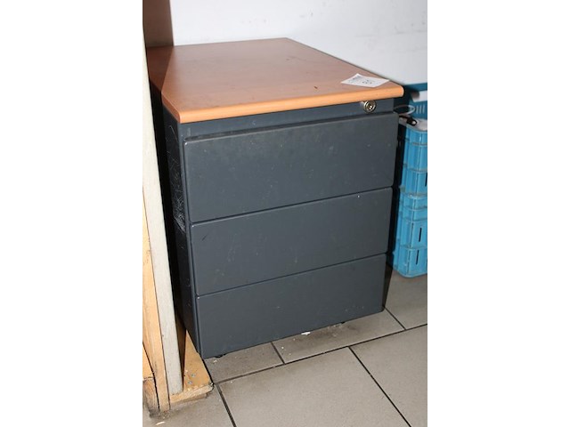 Verrijdbaar ladekastje met drie laden, afm. 42 x 56 x 56 cm. - afbeelding 2 van  2
