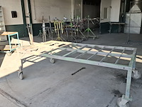 Verrijdbaar metalen frame - afbeelding 1 van  4