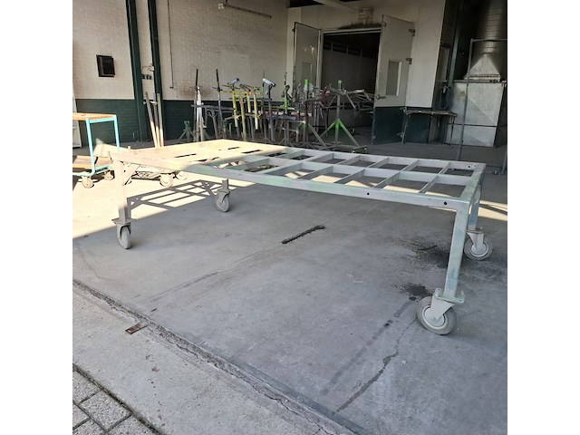 Verrijdbaar metalen frame - afbeelding 2 van  4