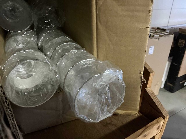 Verrijdbaar meubel met diverse inhoud - afbeelding 5 van  10