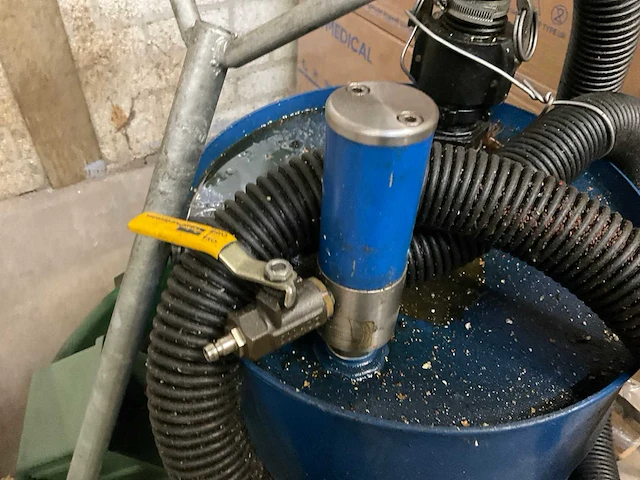 Verrijdbaar opvangvat met pomp en lekbak - afbeelding 5 van  5