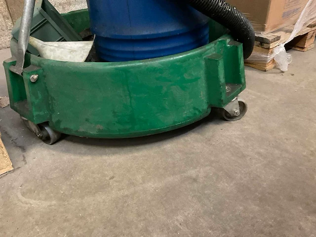 Verrijdbaar opvangvat met pomp en lekbak - afbeelding 3 van  5