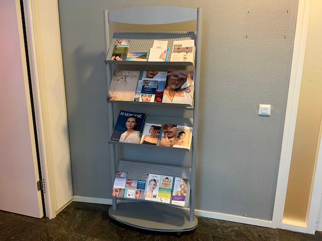 Verrijdbaar presentatie rek en banners - afbeelding 2 van  8