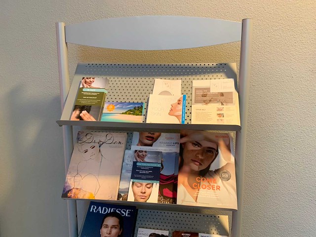 Verrijdbaar presentatie rek en banners - afbeelding 5 van  8