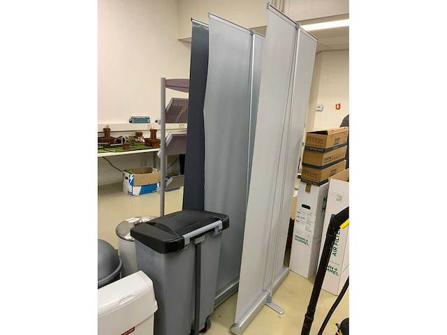 Verrijdbaar presentatie rek en banners - afbeelding 7 van  8