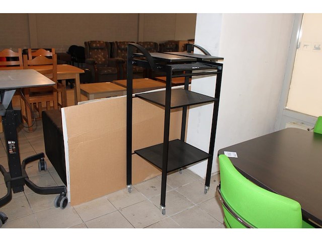 Verrijdbaar presentatiemeubel. afmeting 56 x 48 x 123 cm. - afbeelding 1 van  2