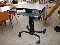 Verrijdbaar presentatiemeubel ergotron. afmeting werkblad 79 x 53 cm. - afbeelding 1 van  2