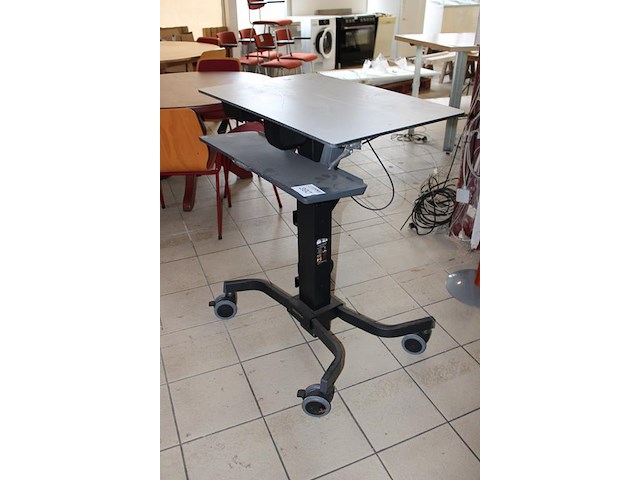Verrijdbaar presentatiemeubel ergotron. afmeting werkblad 79 x 53 cm. - afbeelding 2 van  2
