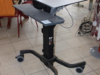 Verrijdbaar presentatiemeubel ergotron. afmeting werkblad 79 x 53 cm. - afbeelding 2 van  2