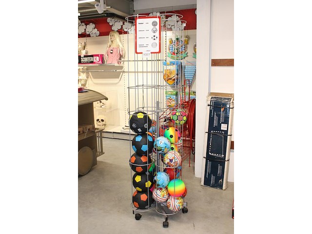 Verrijdbare ballenrek met diverse ballen incl. rek, hoogte rek 192 cm. - afbeelding 2 van  4