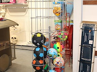 Verrijdbare ballenrek met diverse ballen incl. rek, hoogte rek 192 cm. - afbeelding 2 van  4