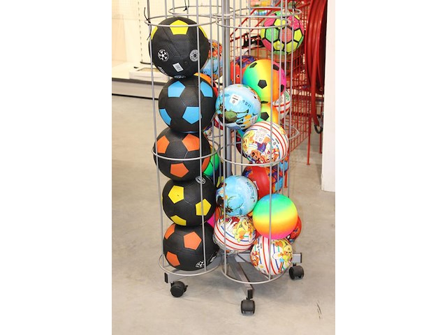 Verrijdbare ballenrek met diverse ballen incl. rek, hoogte rek 192 cm. - afbeelding 3 van  4