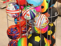 Verrijdbare ballenrek met diverse ballen incl. rek, hoogte rek 192 cm. - afbeelding 4 van  4