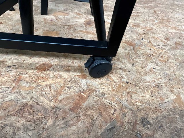 Verrijdbare bartafel v.v 6 barkrukken 240x210x110cm - afbeelding 5 van  9