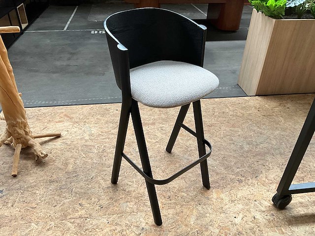 Verrijdbare bartafel v.v 6 barkrukken 240x210x110cm - afbeelding 6 van  9