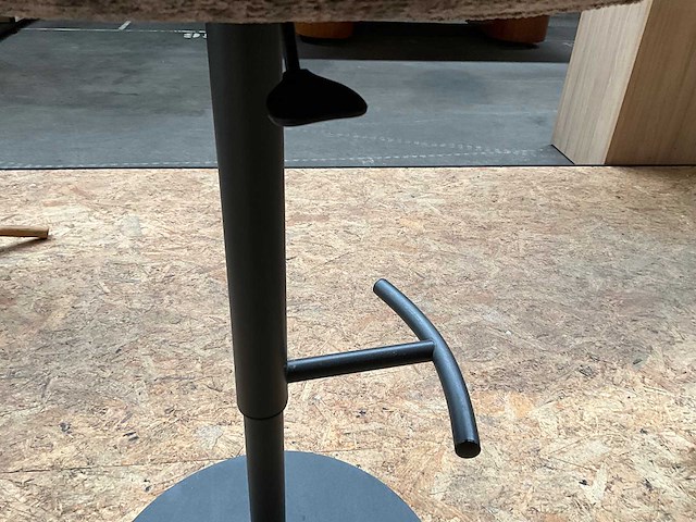 Verrijdbare bartafel v.v 6 barkrukken 240x210x110cm - afbeelding 8 van  9