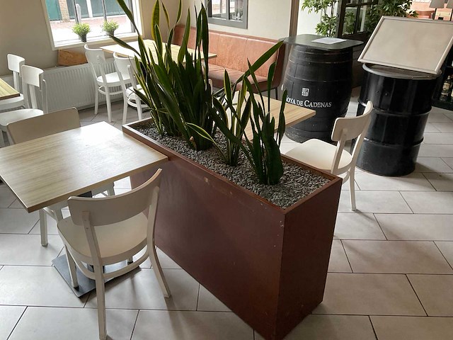 Verrijdbare bloembak met kunstplanten - afbeelding 1 van  2