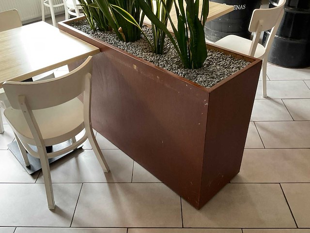Verrijdbare bloembak met kunstplanten - afbeelding 2 van  2