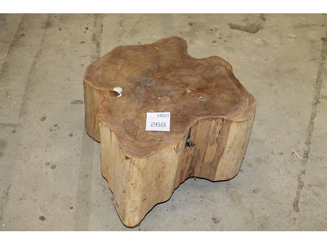 Verrijdbare boomstamtafel circa 50 x 50 x 37 cm. - afbeelding 2 van  2