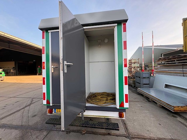 Verrijdbare bouwkeet met toilet en keukenblok - afbeelding 3 van  19