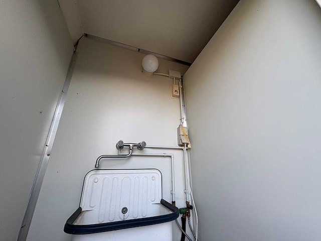 Verrijdbare bouwkeet met toilet en keukenblok - afbeelding 2 van  19