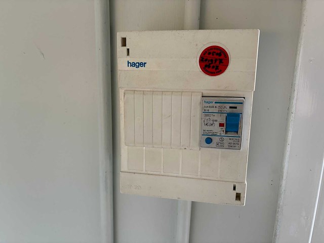 Verrijdbare bouwkeet met toilet en keukenblok - afbeelding 11 van  19