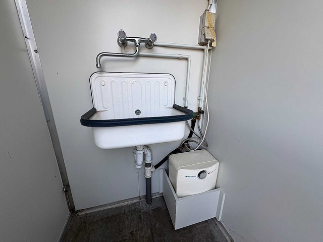 Verrijdbare bouwkeet met toilet en keukenblok - afbeelding 14 van  14