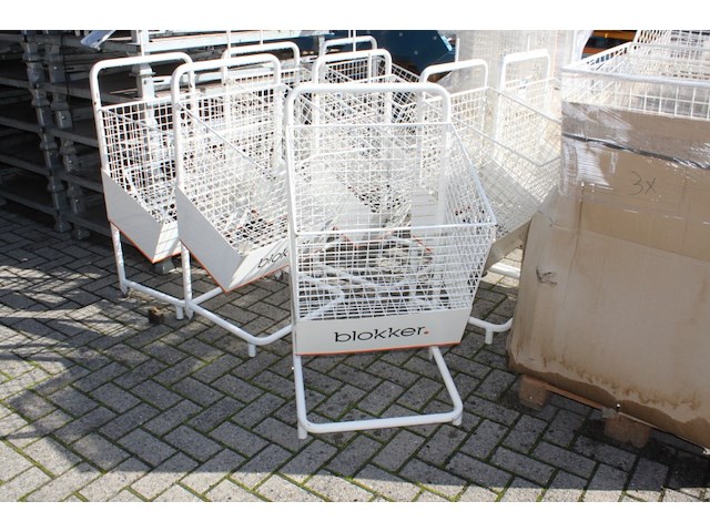 Verrijdbare buiten mandenca 9 stuks - afbeelding 1 van  5