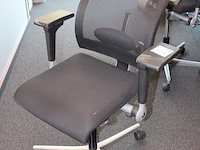 Verrijdbare bureaustoel ahrend. zitting in slechte staat. - afbeelding 2 van  2