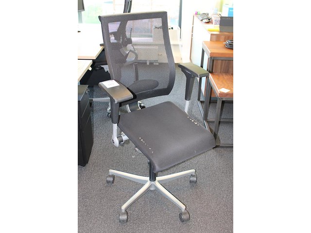 Verrijdbare bureaustoel ahrend. zitting in slechte staat. - afbeelding 2 van  3