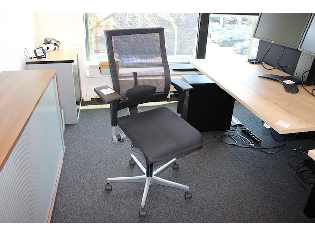 Verrijdbare bureaustoel ahrend. - afbeelding 1 van  2