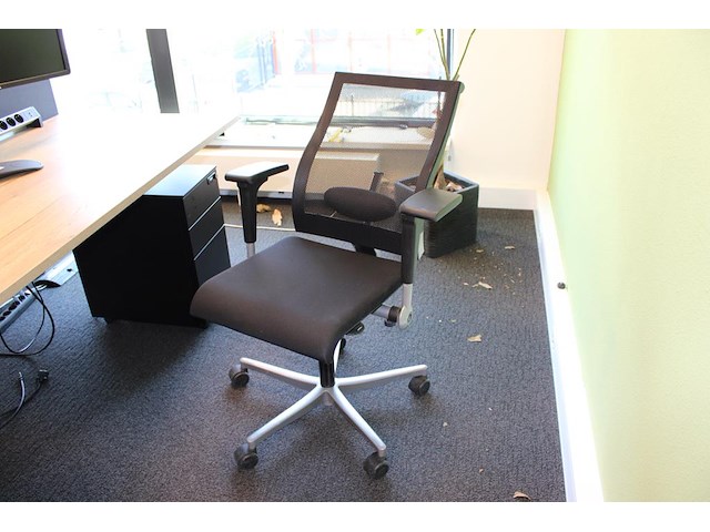 Verrijdbare bureaustoel ahrend. - afbeelding 1 van  2