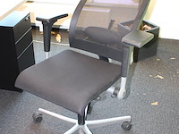 Verrijdbare bureaustoel ahrend. - afbeelding 2 van  2
